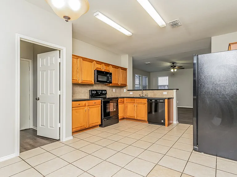 1253 Spring Water Dr — Photo 7