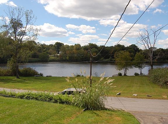 3rd image of 14 Shore Dr