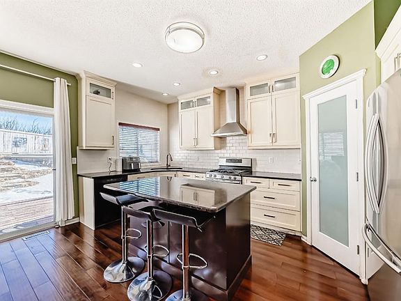 4th image of 16 N Saddlecrest Park NE