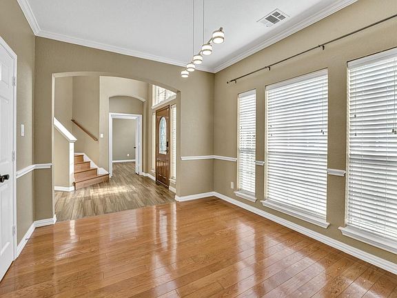 5th image of 931 Royal Oaks Dr