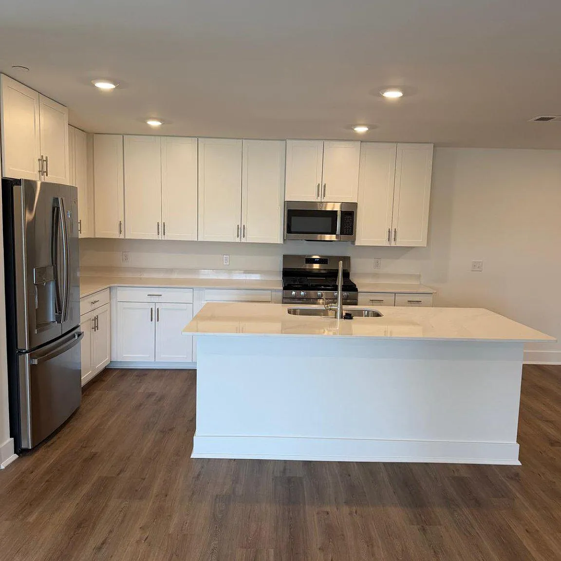 2 bed, 2.0 bath, 1267 sqft, $2,700 — Photo 1