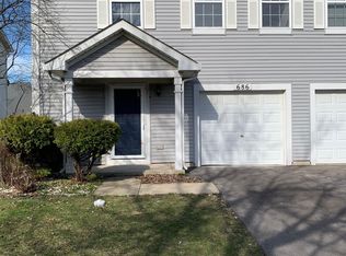 686 S Shannon Dr, Romeoville, IL 60446