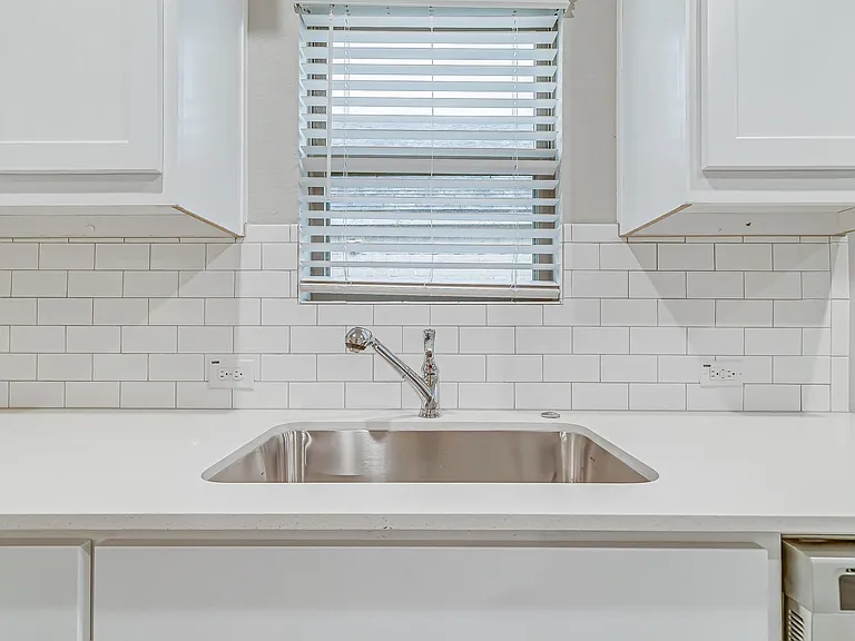 2419 Rocky Mountain Dr — Photo 2