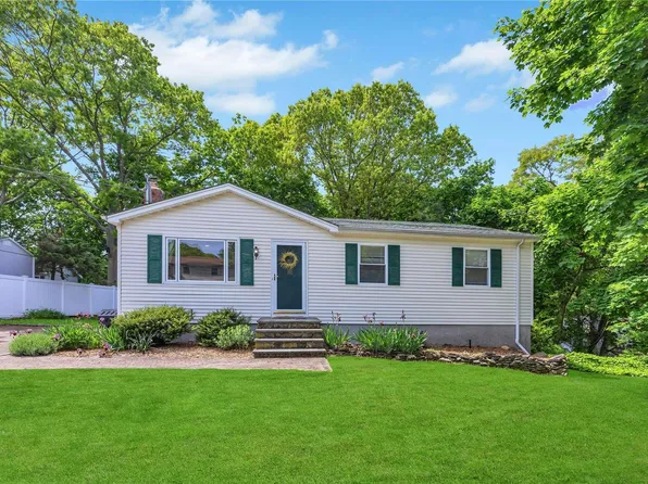 10 North Tyler Avenue, Sound Beach, NY 11789