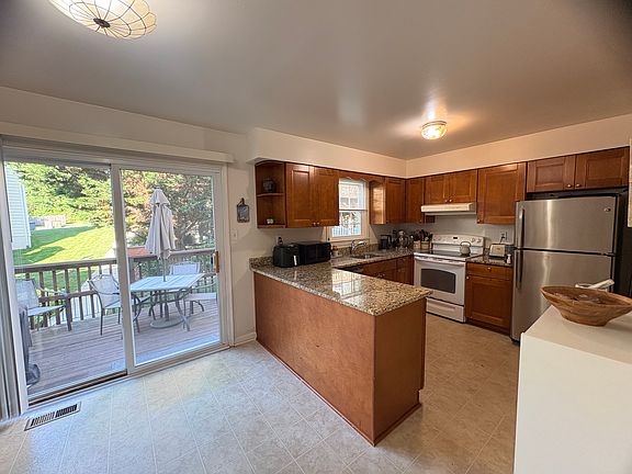 4th image of 2437 McCormick Rd