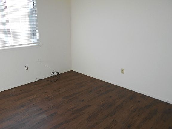 5th image of 134 N Troy Ave #B
