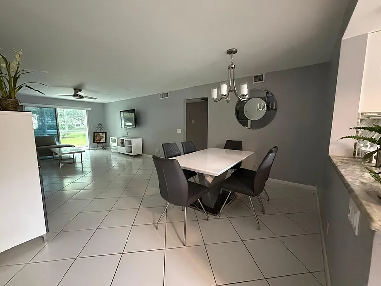 2402 Antigua Cir #D1 — Photo 5