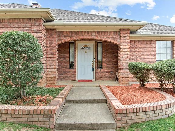 2nd image of 2813 Clearmeadow Dr