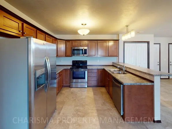 310 Vernon Dr #4, Harrisburg, SD 57032