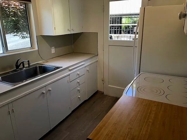 414 Raye St — Photo 9