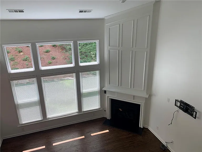 3470 Stoneham Dr — Photo 12
