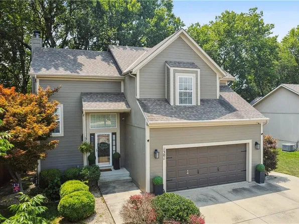 1301 Starbrooke Dr, Louisburg, KS 66053