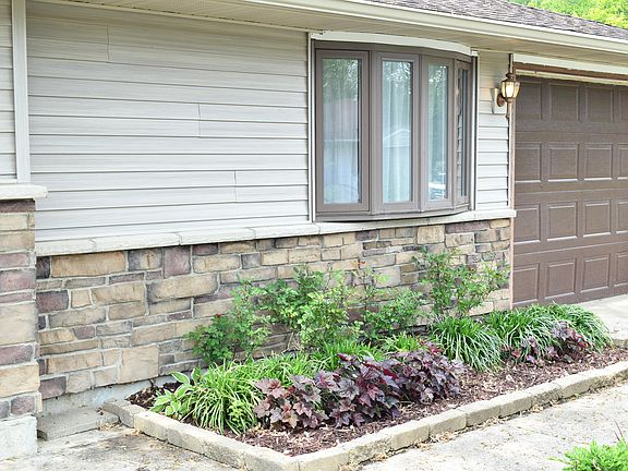 3rd image of 417 W Carpenter Dr