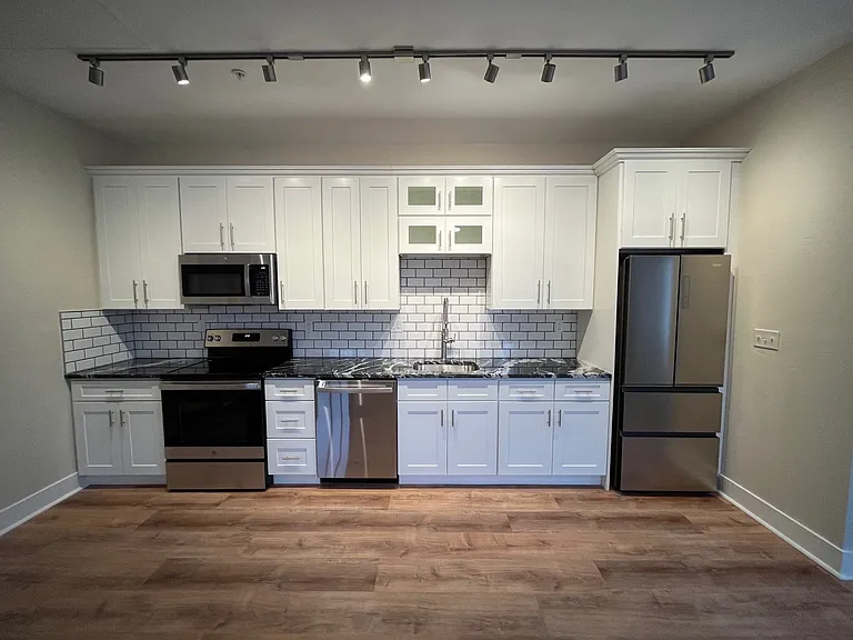 200 Amber St — Photo 21