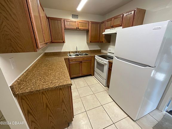 4th image of 520 Colfax Dr
