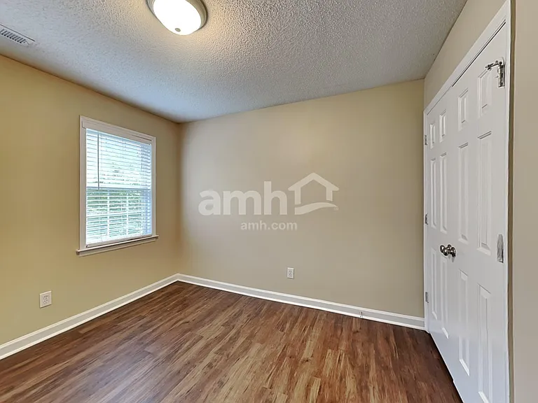 506 Westminster Dr — Photo 12