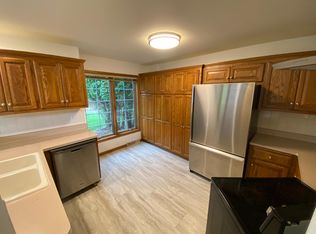 N26W26232 Quail Hollow Rd #A, Pewaukee, WI 53072