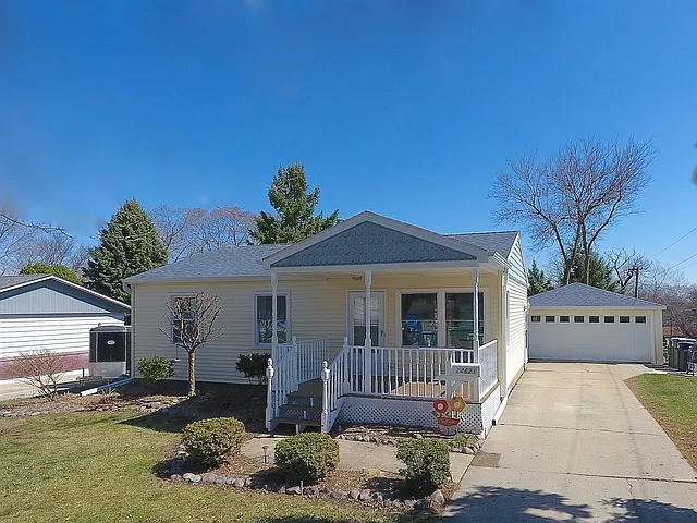14621 Aspen St photo 1
