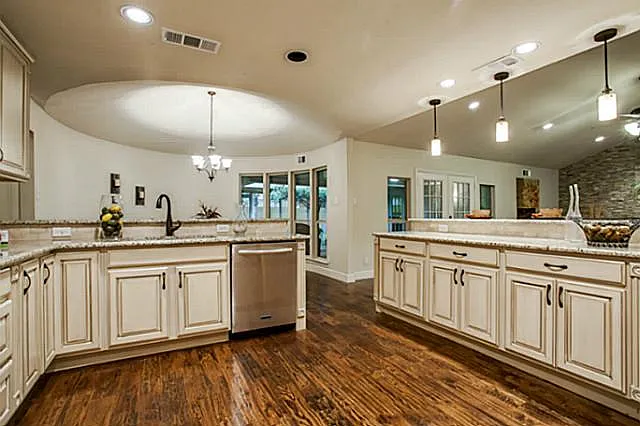 6951 Stefani Dr — Photo 9