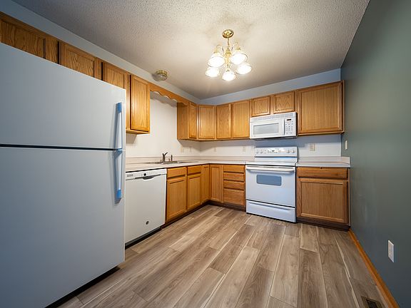 5th image of 1555 County Road D E Unit K