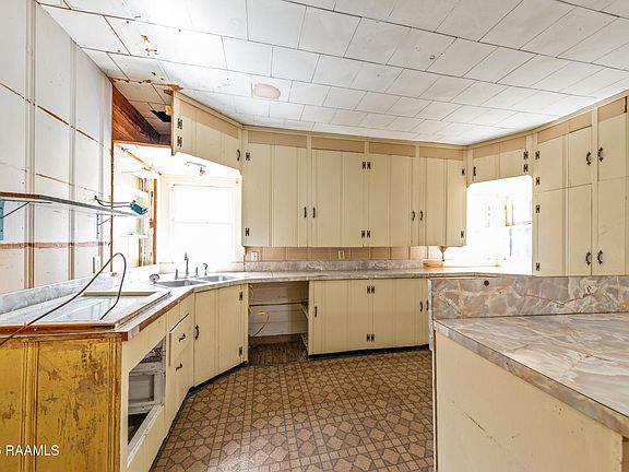 2nd image of 919 N Avenue K