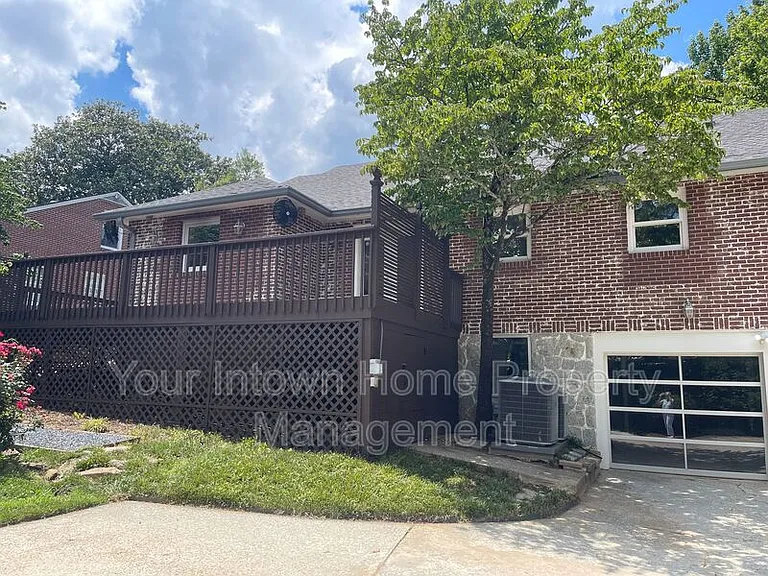 2695 Sharondale Dr NE — Photo 41