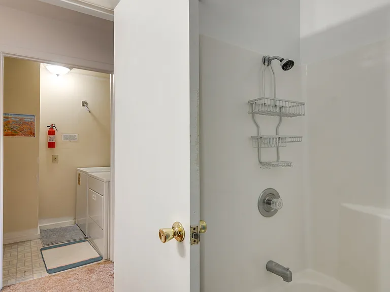 25 E Lexington #3 — Photo 8