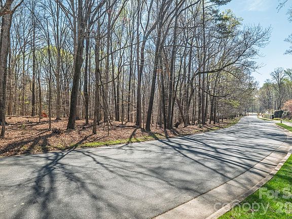 5th image of 801 Reverdy Ln