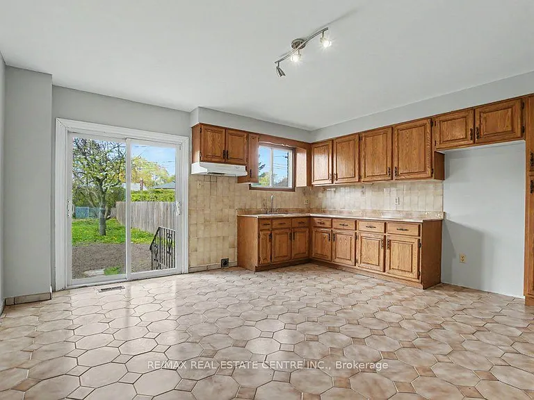 273 Elliott St — Photo 11