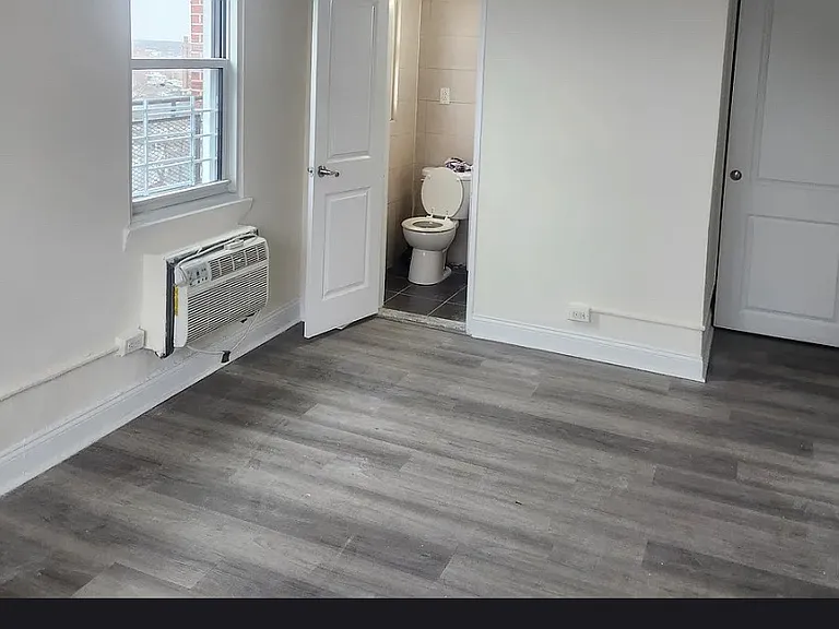 16420 Highland Ave #8Q — Photo 1