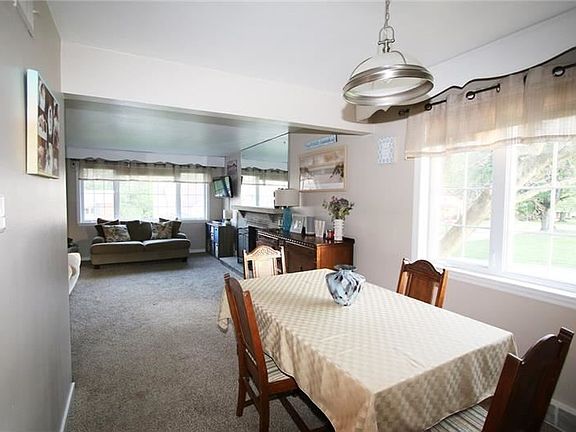 3rd image of 559 Saint Clair Dr
