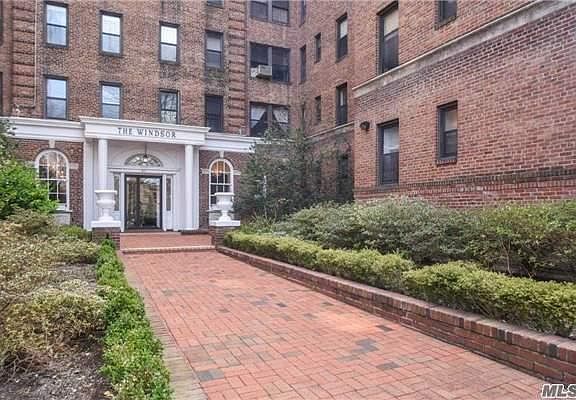 2nd image of 21 Barstow Rd APT 2E