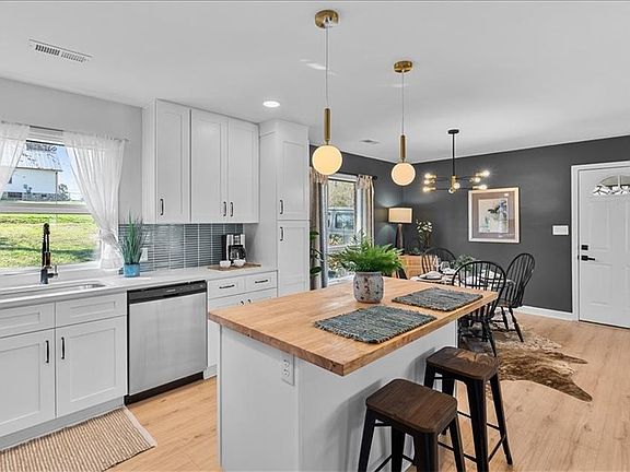 3rd image of 219 Tarheel Dr
