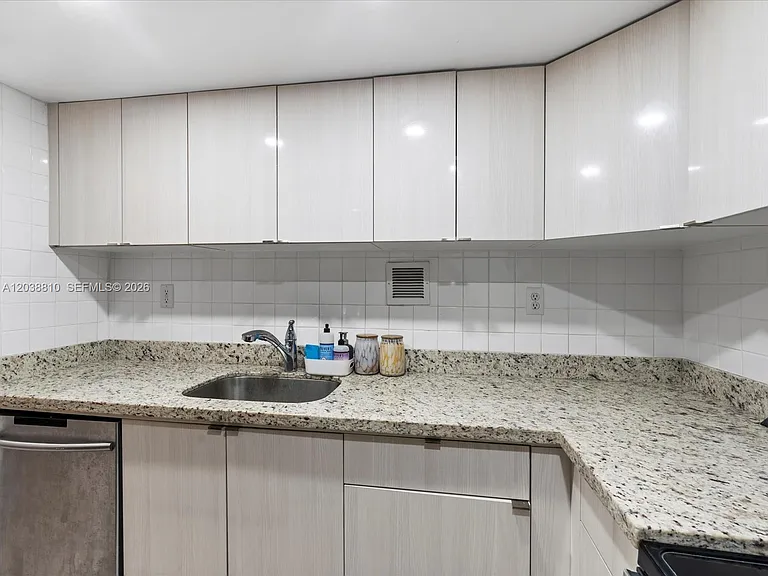 1200 West Ave #823 — Photo 9