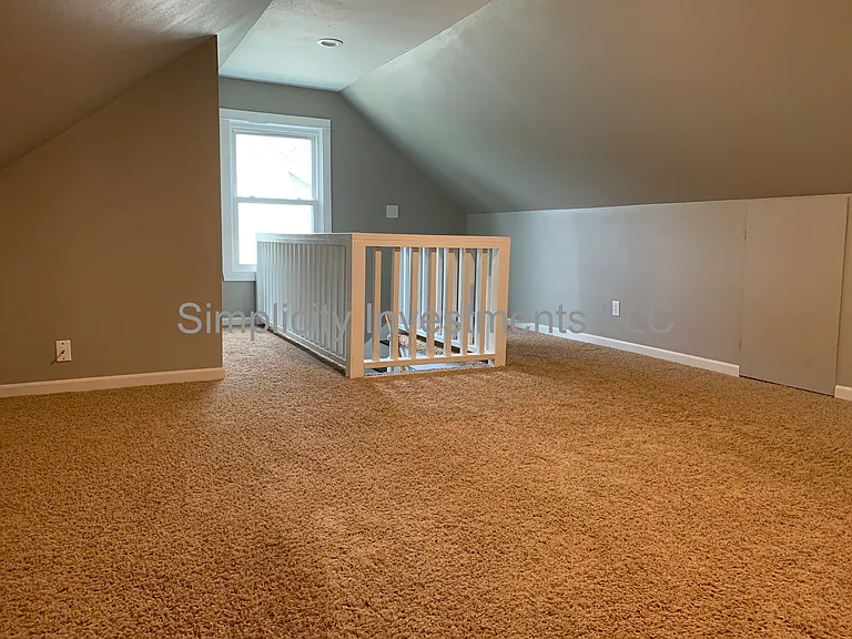 229 18th St NW — Photo 6