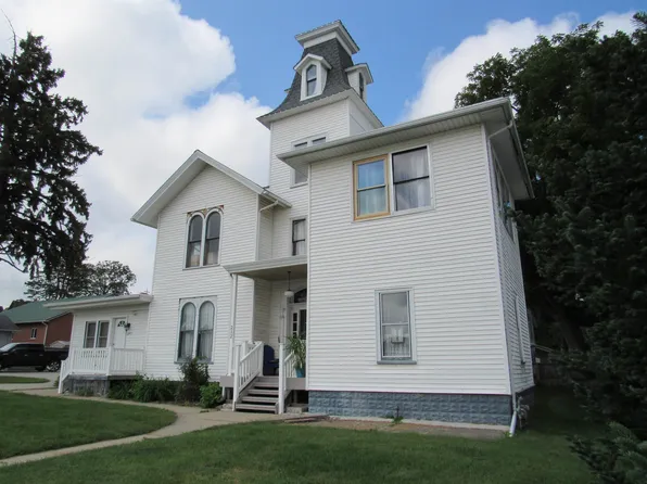 212 S 2nd St, Maquoketa, IA 52060