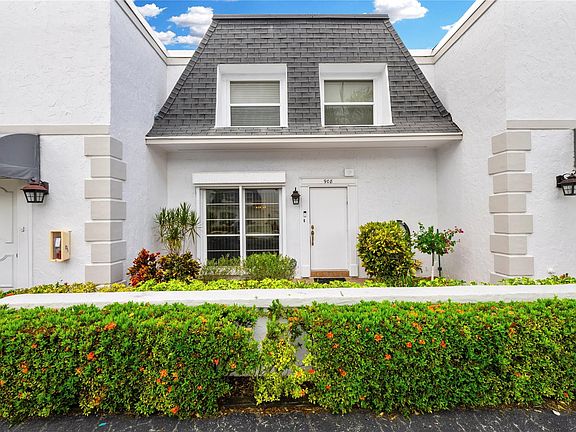 2nd image of 908 NE 27th Avenue #908