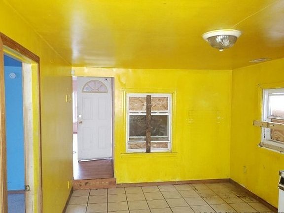 4th image of 454 Greenbay Ave