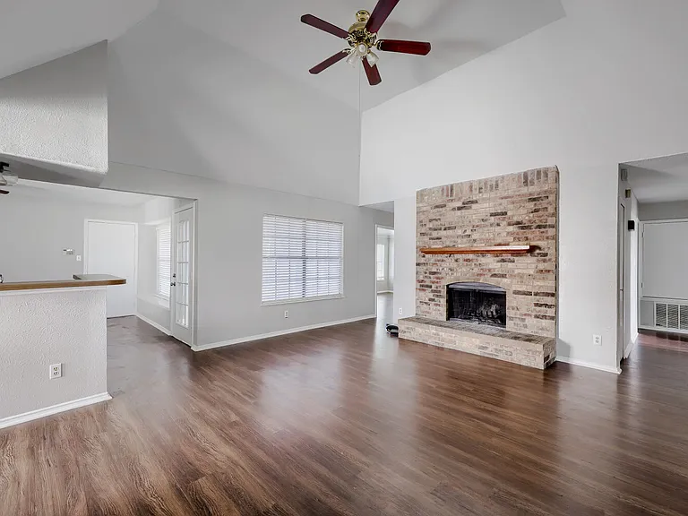 1005 Whitewater Trl — Photo 5