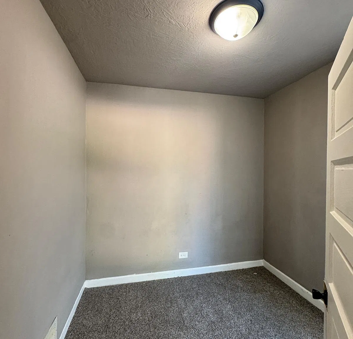 4 bed, 2100 sqft, $2,600 — Photo 3