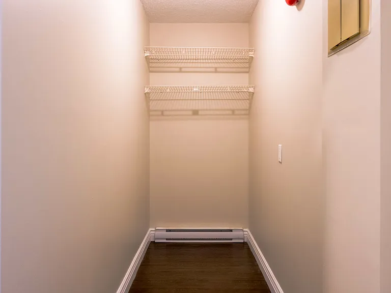 631 Macdonald Ave — Photo 17