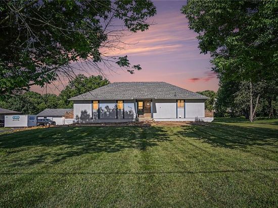 2105 NE Porter Rd, Blue Springs, MO 64014