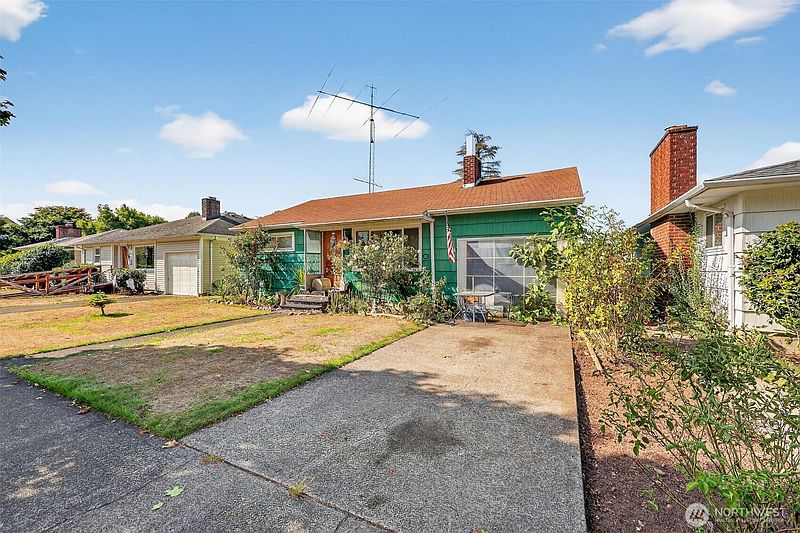 2nd image of 1717 10th Avenue