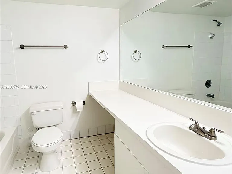 420 S Park Rd #108 — Photo 13