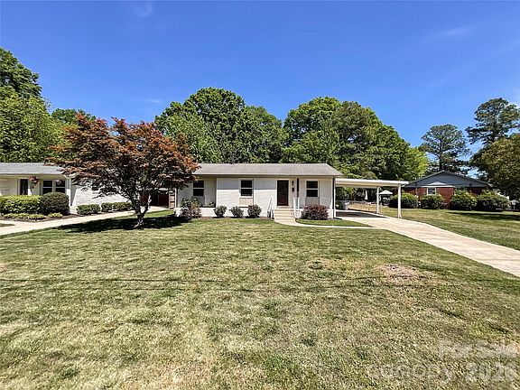 2nd image of 3827 Topsfield Rd
