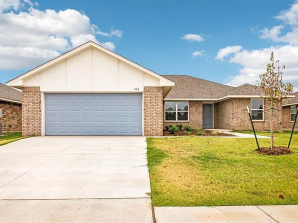 920 Hazy Brook Cir, Chickasha, OK 73018