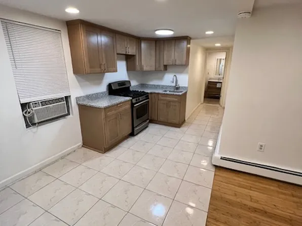 35 Vroom Street image 2 of 7