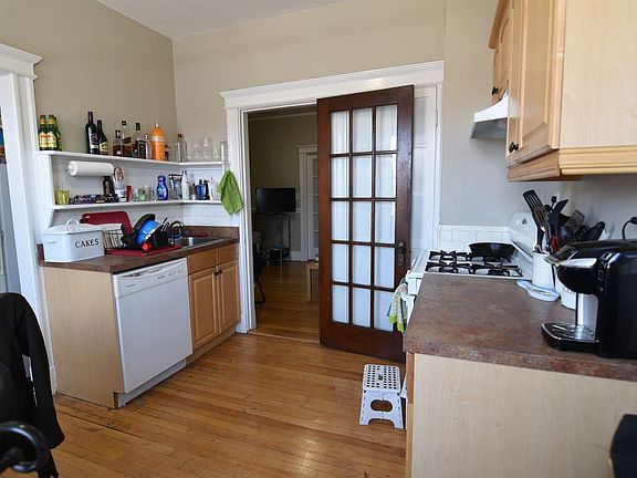 5th image of 10 Greenway Ct APT 3
