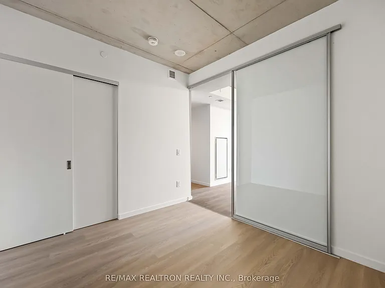 689 The Queensway #201 — Photo 15