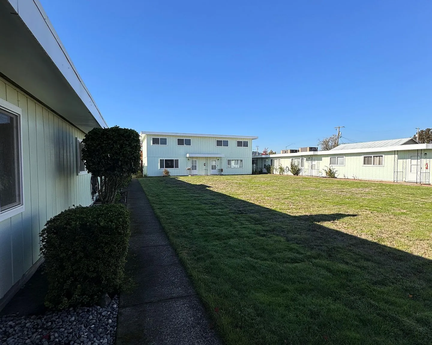 P 146 — Photo 4